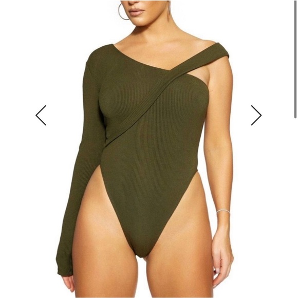 Naked Wardrobe Snatched Cold Shoulder Black Bodysuit - Size Small - Picture 1 of 3